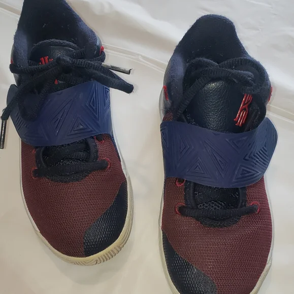 Nike Kyrie Flytrap III Blue Kids Size 1Y Shoes Preschool (BQ5621-400)